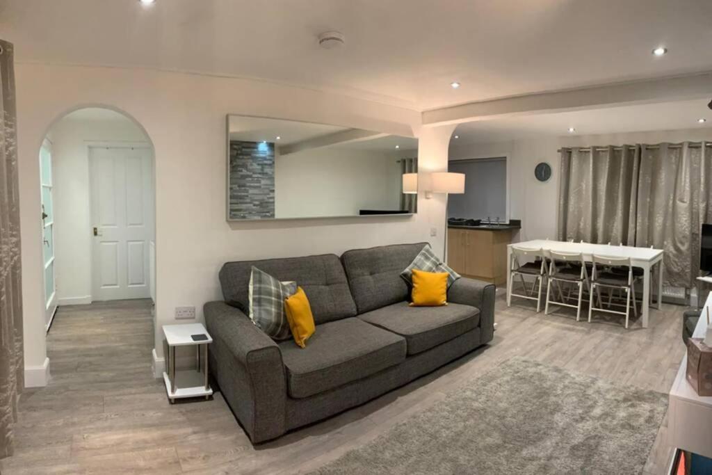 *stunning & Spacious* 3 Bed House, 5min From Oban Apartment